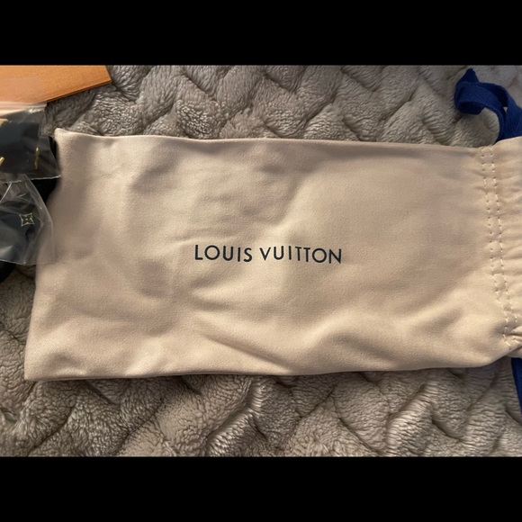 Louis Vuitton Cat Eye Sunglasses - Picture 10 of 12